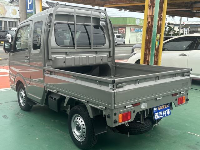 スーパーキャリイ X 4WD 4AT キーレス 電動格納ドアミラー パワーウィンドー 作業灯 ルーフコンソール 衝突被害軽減ブレーキ クリアランスソナー アイドリングストップ フォグランプ オートライト 届出済未使用車(5枚目)