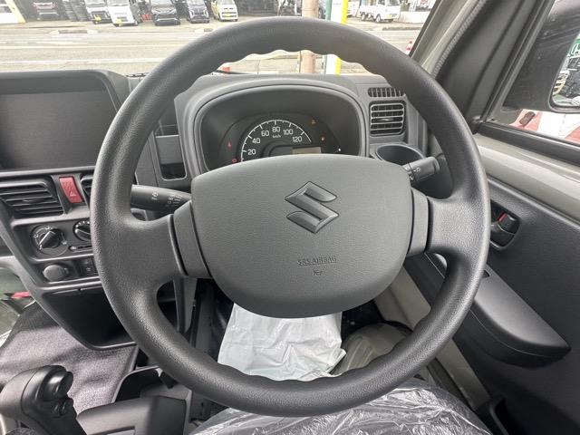 スーパーキャリイ X 4WD 4AT キーレス 電動格納ドアミラー パワーウィンドー 作業灯 ルーフコンソール 衝突被害軽減ブレーキ クリアランスソナー アイドリングストップ フォグランプ オートライト 届出済未使用車(8枚目)