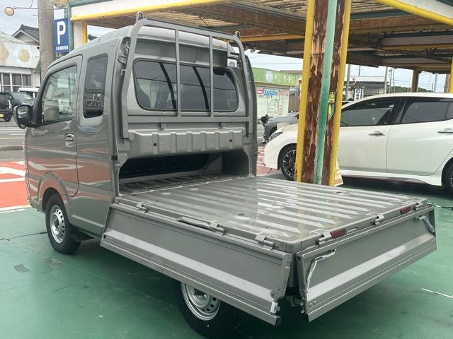 スーパーキャリイ X 4WD 4AT キーレス 電動格納ドアミラー パワーウィンドー 作業灯 ルーフコンソール 衝突被害軽減ブレーキ クリアランスソナー アイドリングストップ フォグランプ オートライト 届出済未使用車(10枚目)