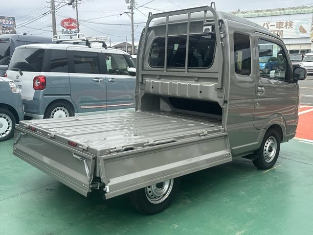 スーパーキャリイ X 4WD 4AT キーレス 電動格納ドアミラー パワーウィンドー 作業灯 ルーフコンソール 衝突被害軽減ブレーキ クリアランスソナー アイドリングストップ フォグランプ オートライト 届出済未使用車(11枚目)