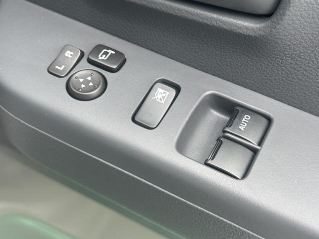 スーパーキャリイ X 4WD 4AT キーレス 電動格納ドアミラー パワーウィンドー 作業灯 ルーフコンソール 衝突被害軽減ブレーキ クリアランスソナー アイドリングストップ フォグランプ オートライト 届出済未使用車(14枚目)