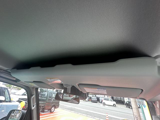 スーパーキャリイ X 4WD 4AT キーレス 電動格納ドアミラー パワーウィンドー 作業灯 ルーフコンソール 衝突被害軽減ブレーキ クリアランスソナー アイドリングストップ フォグランプ オートライト 届出済未使用車(20枚目)