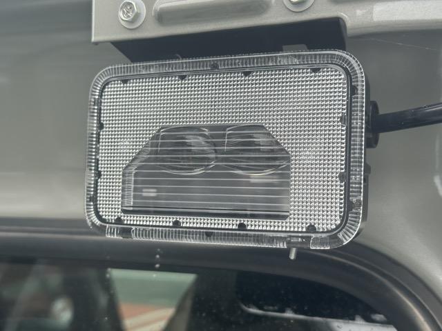 スーパーキャリイ X 4WD 4AT キーレス 電動格納ドアミラー パワーウィンドー 作業灯 ルーフコンソール 衝突被害軽減ブレーキ クリアランスソナー アイドリングストップ フォグランプ オートライト 届出済未使用車(22枚目)