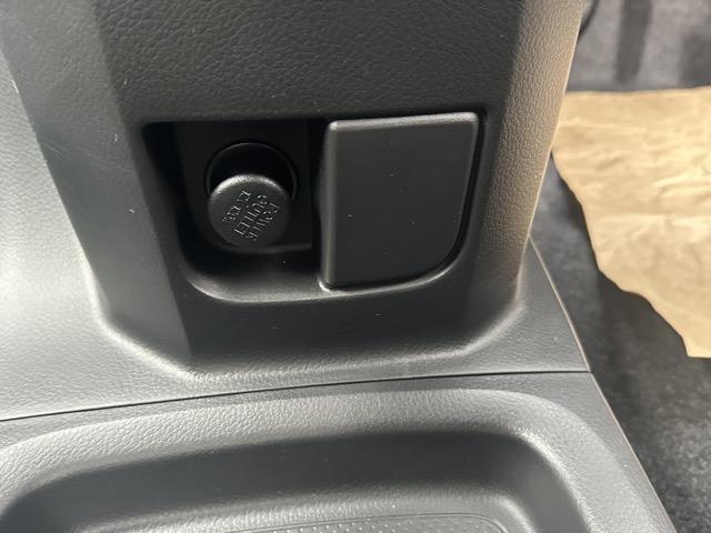 ＮＶ２００バネットバン ＤＸ　２人乗り　キーレス　両側スライドドア　電動格納ドアミラー　パワーウィンドー　アイドリングストップ　オートライト　エアコン　パワステ（23枚目）