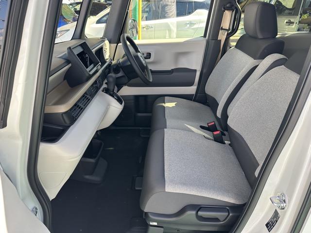 N-BOX ベースグレード コンフォートパッケージ/パワースライドドア・リアセンターアームレスト・シートバックテーブル・オートリトラミラー ホンダセンシング フルLEDヘッドライト 運転席&助手席シートヒーター ディーラー試乗車(6枚目)