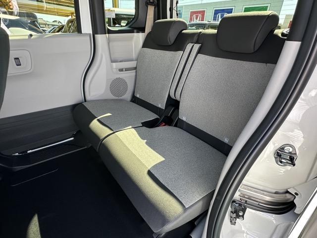 N-BOX ベースグレード コンフォートパッケージ/パワースライドドア・リアセンターアームレスト・シートバックテーブル・オートリトラミラー ホンダセンシング フルLEDヘッドライト 運転席&助手席シートヒーター ディーラー試乗車(7枚目)