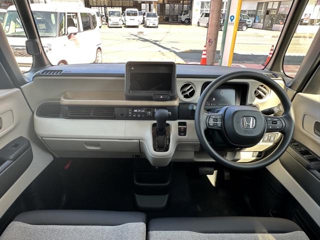 N-BOX ベースグレード コンフォートパッケージ/パワースライドドア・リアセンターアームレスト・シートバックテーブル・オートリトラミラー ホンダセンシング フルLEDヘッドライト 運転席&助手席シートヒーター ディーラー試乗車(10枚目)