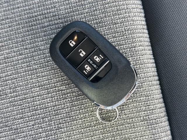 N-BOX ベースグレード コンフォートパッケージ/パワースライドドア・リアセンターアームレスト・シートバックテーブル・オートリトラミラー ホンダセンシング フルLEDヘッドライト 運転席&助手席シートヒーター ディーラー試乗車(18枚目)