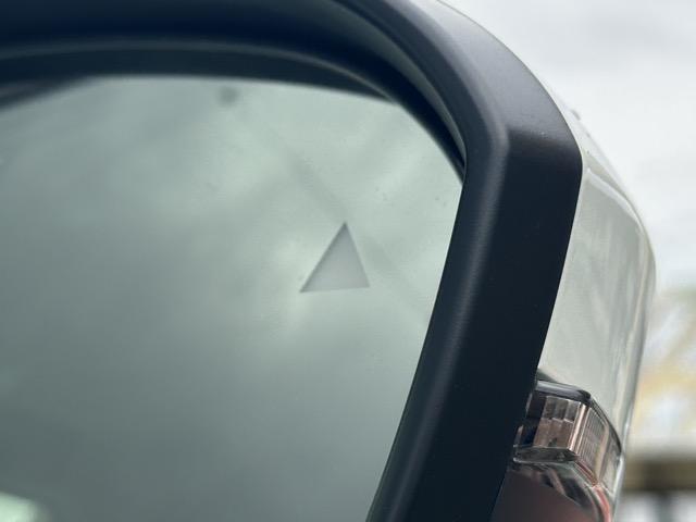 セレナ e-パワー XV アラウンドビューモニター+インテリジェントルームミラー ホットプラスパッケージ スマートキー LEDヘッドライト プロパイロット 前後フルオートエアコン ロールサンシェード 登録済未使用車(21枚目)