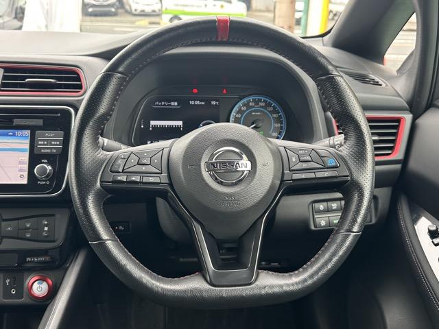 リーフ ニスモ 純正ナビゲーション アラウンドビューモニター プロパイロット ETC デジタルインナーミラー スマートキー LEDヘッドライト フルオートエアコン シートヒーター&ハンドルヒーター 革巻きハンドル(9枚目)