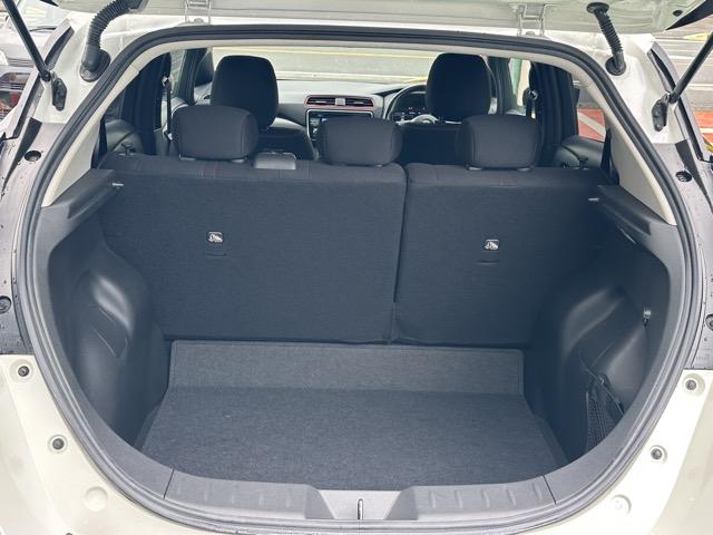 リーフ ニスモ 純正ナビゲーション アラウンドビューモニター プロパイロット ETC デジタルインナーミラー スマートキー LEDヘッドライト フルオートエアコン シートヒーター&ハンドルヒーター 革巻きハンドル(12枚目)