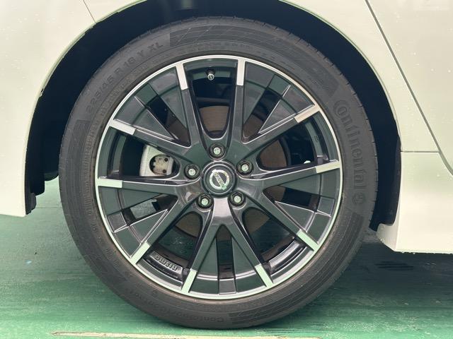 リーフ ニスモ 純正ナビゲーション アラウンドビューモニター プロパイロット ETC デジタルインナーミラー スマートキー LEDヘッドライト フルオートエアコン シートヒーター&ハンドルヒーター 革巻きハンドル(15枚目)