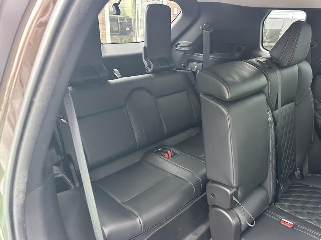 アウトランダーＰＨＥＶ Ｐ　７人乗り　純正ナビゲーション　全方位カメラ　マイパイロット　スマートキー　ＬＥＤヘッドライト　フルオートエアコン　シートヒーター＆ハンドルヒーター　パワーシート　パワーバックドア　ＡＣ１００Ｖ電源（12枚目）