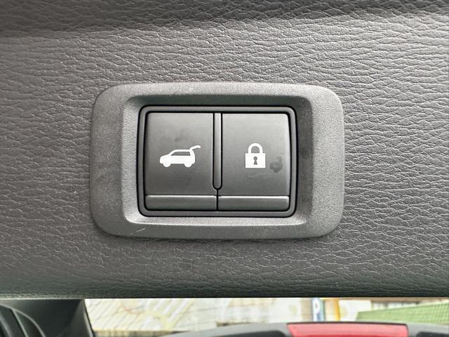 アウトランダーＰＨＥＶ Ｐ　７人乗り　純正ナビゲーション　全方位カメラ　マイパイロット　スマートキー　ＬＥＤヘッドライト　フルオートエアコン　シートヒーター＆ハンドルヒーター　パワーシート　パワーバックドア　ＡＣ１００Ｖ電源（19枚目）