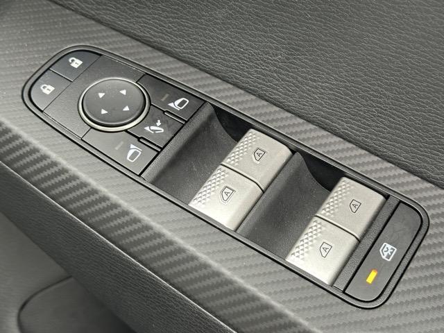 アウトランダーＰＨＥＶ Ｐ　７人乗り　純正ナビゲーション　全方位カメラ　マイパイロット　スマートキー　ＬＥＤヘッドライト　フルオートエアコン　シートヒーター＆ハンドルヒーター　パワーシート　パワーバックドア　ＡＣ１００Ｖ電源（23枚目）