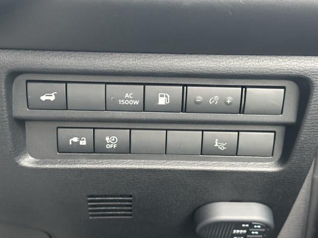 アウトランダーＰＨＥＶ Ｐ　７人乗り　純正ナビゲーション　全方位カメラ　マイパイロット　スマートキー　ＬＥＤヘッドライト　フルオートエアコン　シートヒーター＆ハンドルヒーター　パワーシート　パワーバックドア　ＡＣ１００Ｖ電源（25枚目）