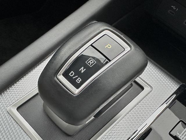 アウトランダーＰＨＥＶ Ｐ　７人乗り　純正ナビゲーション　全方位カメラ　マイパイロット　スマートキー　ＬＥＤヘッドライト　フルオートエアコン　シートヒーター＆ハンドルヒーター　パワーシート　パワーバックドア　ＡＣ１００Ｖ電源（27枚目）