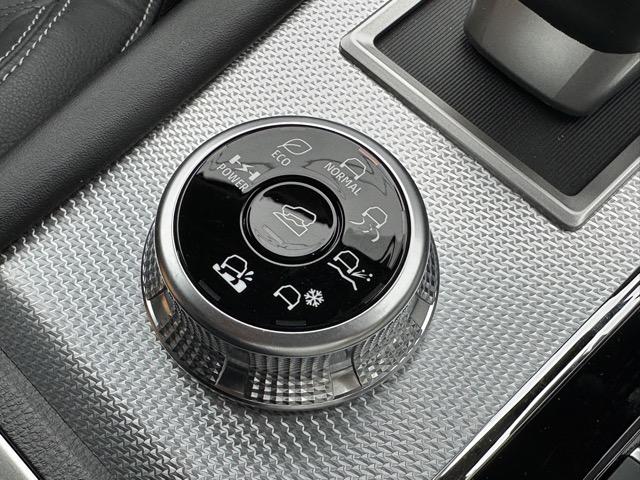 アウトランダーＰＨＥＶ Ｐ　７人乗り　純正ナビゲーション　全方位カメラ　マイパイロット　スマートキー　ＬＥＤヘッドライト　フルオートエアコン　シートヒーター＆ハンドルヒーター　パワーシート　パワーバックドア　ＡＣ１００Ｖ電源（28枚目）