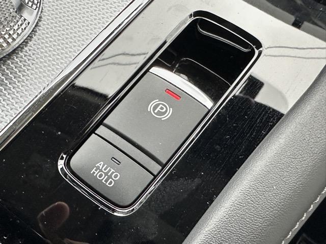 アウトランダーＰＨＥＶ Ｐ　７人乗り　純正ナビゲーション　全方位カメラ　マイパイロット　スマートキー　ＬＥＤヘッドライト　フルオートエアコン　シートヒーター＆ハンドルヒーター　パワーシート　パワーバックドア　ＡＣ１００Ｖ電源（29枚目）