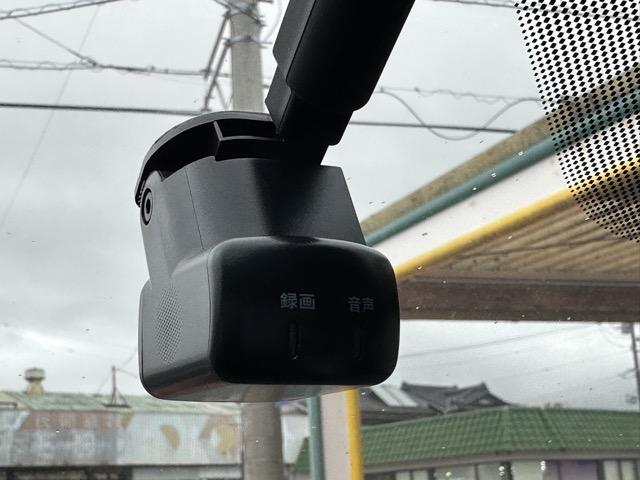 アウトランダーＰＨＥＶ Ｐ　７人乗り　純正ナビゲーション　全方位カメラ　マイパイロット　スマートキー　ＬＥＤヘッドライト　フルオートエアコン　シートヒーター＆ハンドルヒーター　パワーシート　パワーバックドア　ＡＣ１００Ｖ電源（37枚目）