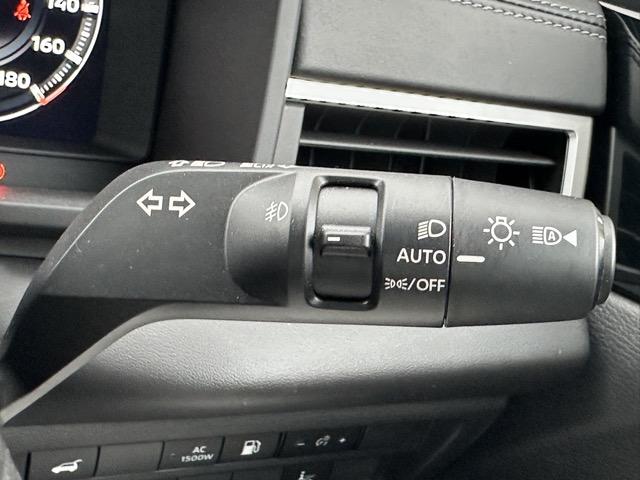 アウトランダーＰＨＥＶ Ｐ　７人乗り　純正ナビゲーション　全方位カメラ　マイパイロット　スマートキー　ＬＥＤヘッドライト　フルオートエアコン　シートヒーター＆ハンドルヒーター　パワーシート　パワーバックドア　ＡＣ１００Ｖ電源（38枚目）