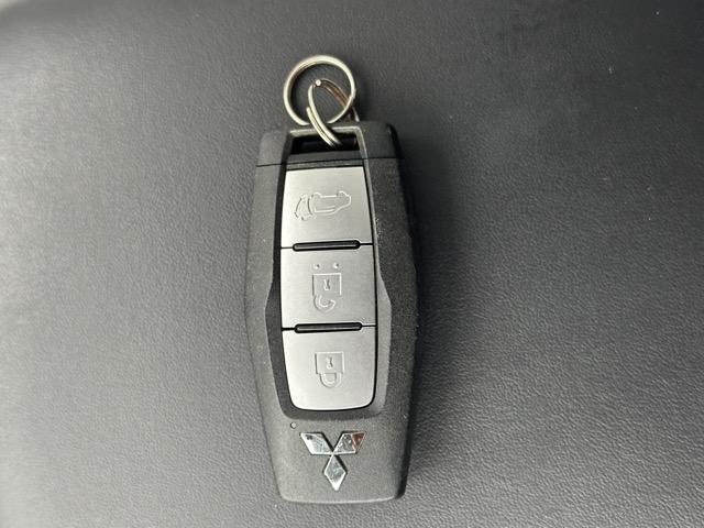 アウトランダーＰＨＥＶ Ｐ　７人乗り　純正ナビゲーション　全方位カメラ　マイパイロット　スマートキー　ＬＥＤヘッドライト　フルオートエアコン　シートヒーター＆ハンドルヒーター　パワーシート　パワーバックドア　ＡＣ１００Ｖ電源（41枚目）