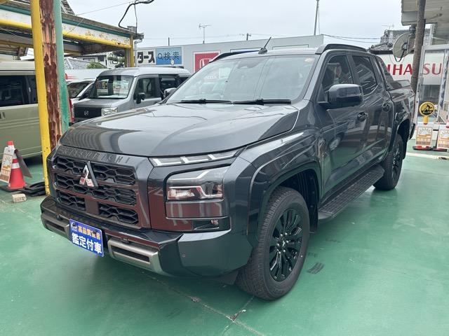 トライトン ＧＳＲ　純正ナビゲーション　全方位カメラ　スマートキー　ＬＥＤヘッドライト　フルオートエアコン　シートヒーター＆ハンドルヒーター　オートクルーズコントロール　革巻きハンドル　アイドリングストップ　フォグランプ（4枚目）