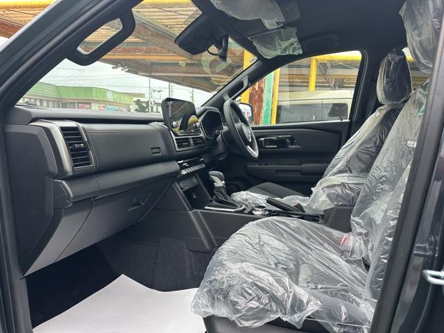 トライトン ＧＳＲ　純正ナビゲーション　全方位カメラ　スマートキー　ＬＥＤヘッドライト　フルオートエアコン　シートヒーター＆ハンドルヒーター　オートクルーズコントロール　革巻きハンドル　アイドリングストップ　フォグランプ（6枚目）