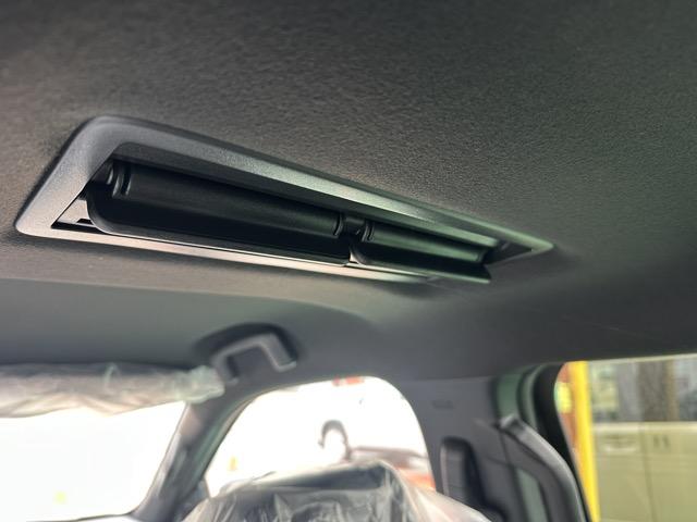 トライトン ＧＳＲ　純正ナビゲーション　全方位カメラ　スマートキー　ＬＥＤヘッドライト　フルオートエアコン　シートヒーター＆ハンドルヒーター　オートクルーズコントロール　革巻きハンドル　アイドリングストップ　フォグランプ（11枚目）