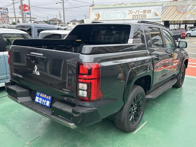 トライトン ＧＳＲ　純正ナビゲーション　全方位カメラ　スマートキー　ＬＥＤヘッドライト　フルオートエアコン　シートヒーター＆ハンドルヒーター　オートクルーズコントロール　革巻きハンドル　アイドリングストップ　フォグランプ（15枚目）