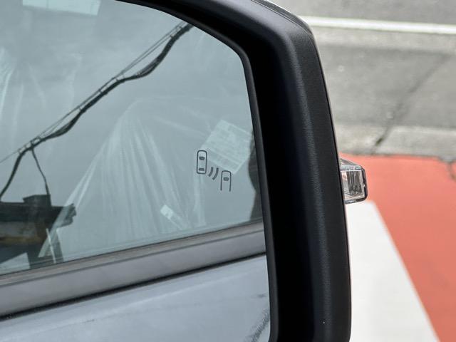 トライトン ＧＳＲ　純正ナビゲーション　全方位カメラ　スマートキー　ＬＥＤヘッドライト　フルオートエアコン　シートヒーター＆ハンドルヒーター　オートクルーズコントロール　革巻きハンドル　アイドリングストップ　フォグランプ（17枚目）