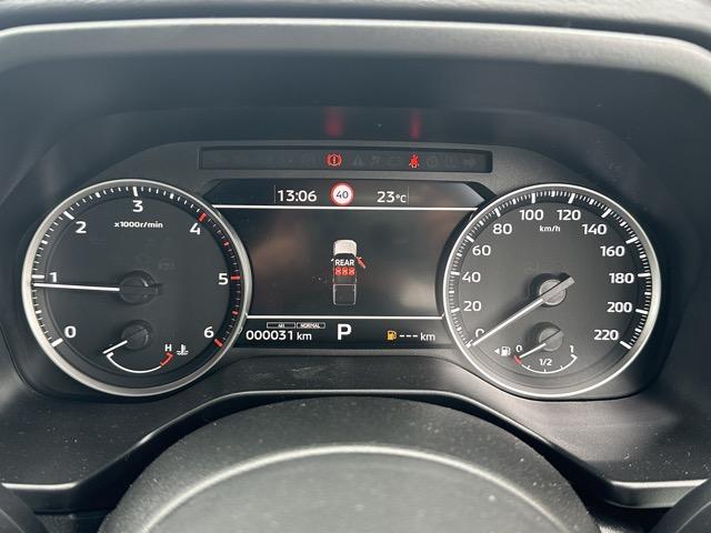 トライトン ＧＳＲ　純正ナビゲーション　全方位カメラ　スマートキー　ＬＥＤヘッドライト　フルオートエアコン　シートヒーター＆ハンドルヒーター　オートクルーズコントロール　革巻きハンドル　アイドリングストップ　フォグランプ（24枚目）