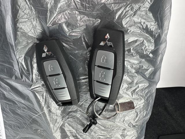 トライトン ＧＳＲ　純正ナビゲーション　全方位カメラ　スマートキー　ＬＥＤヘッドライト　フルオートエアコン　シートヒーター＆ハンドルヒーター　オートクルーズコントロール　革巻きハンドル　アイドリングストップ　フォグランプ（26枚目）