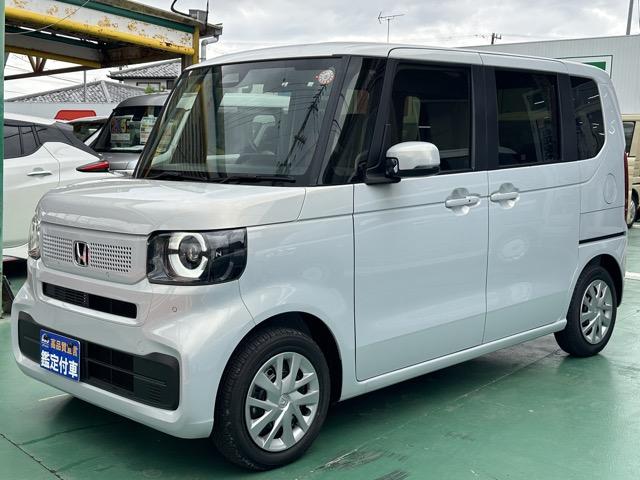 N-BOX ベースグレード コンフォートパッケージ/パワースライドドア・リアセンターアームレスト・シートバックテーブル・オートリトラミラー ホンダセンシング フルLEDヘッドライト 運転席&助手席シートヒーター 届出済未使用車(4枚目)