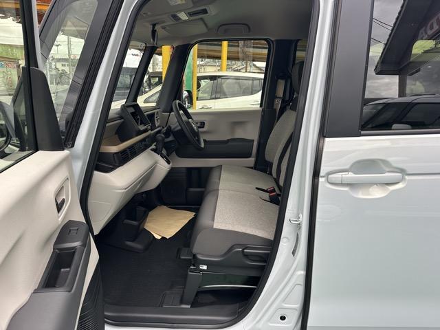 N-BOX ベースグレード コンフォートパッケージ/パワースライドドア・リアセンターアームレスト・シートバックテーブル・オートリトラミラー ホンダセンシング フルLEDヘッドライト 運転席&助手席シートヒーター 届出済未使用車(6枚目)