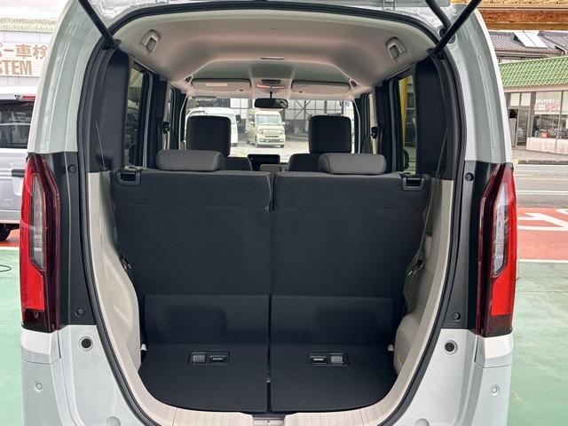 N-BOX ベースグレード コンフォートパッケージ/パワースライドドア・リアセンターアームレスト・シートバックテーブル・オートリトラミラー ホンダセンシング フルLEDヘッドライト 運転席&助手席シートヒーター 届出済未使用車(11枚目)