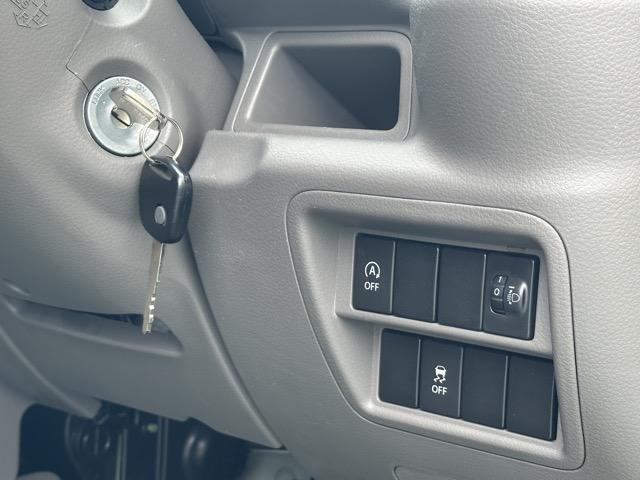 エブリイ PAリミテッド 4AT 純正ラジオ キーレス 両側スライドドア 前側パワーウィンドー USB充電ソケット アイドリングストップ オートライト エアコン パワステ(16枚目)