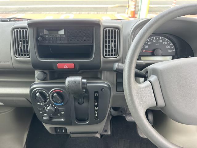 エブリイ PAリミテッド 4AT 純正ラジオ キーレス 両側スライドドア 前側パワーウィンドー USB充電ソケット アイドリングストップ オートライト エアコン パワステ(17枚目)