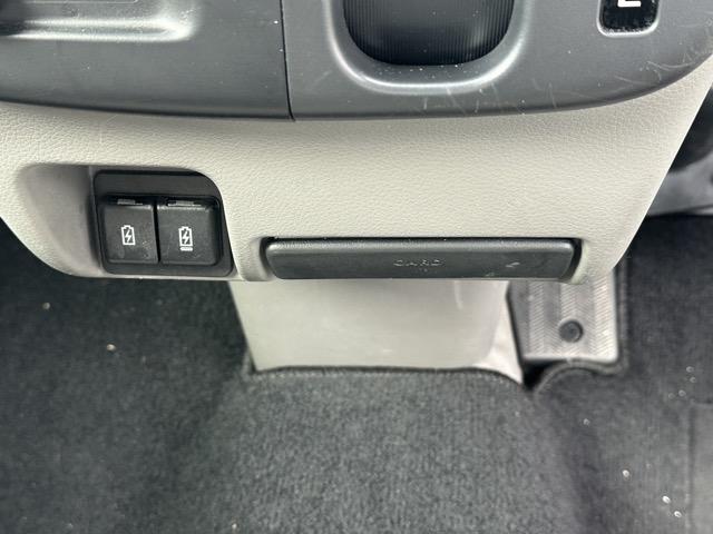 エブリイ PAリミテッド 4AT 純正ラジオ キーレス 両側スライドドア 前側パワーウィンドー USB充電ソケット アイドリングストップ オートライト エアコン パワステ(18枚目)