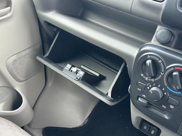 エブリイ PAリミテッド 4AT 純正ラジオ キーレス 両側スライドドア 前側パワーウィンドー USB充電ソケット アイドリングストップ オートライト エアコン パワステ(19枚目)