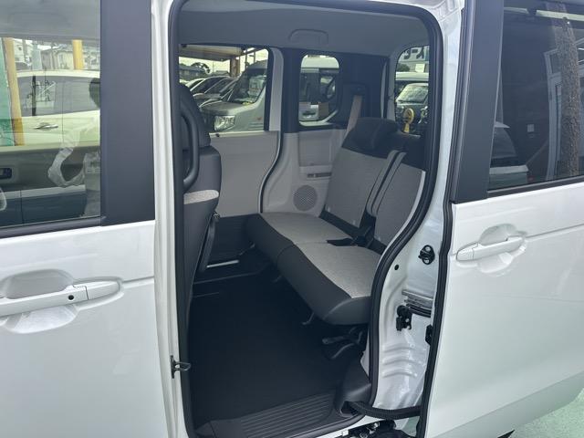 N-BOX ベースグレード コンフォートパッケージ/パワースライドドア・リアセンターアームレスト・シートバックテーブル・オートリトラミラー ホンダセンシング フルLEDヘッドライト 運転席&助手席シートヒーター ディーラー試乗車(7枚目)