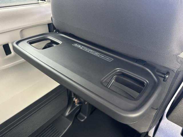 N-BOX ベースグレード コンフォートパッケージ/パワースライドドア・リアセンターアームレスト・シートバックテーブル・オートリトラミラー ホンダセンシング フルLEDヘッドライト 運転席&助手席シートヒーター ディーラー試乗車(11枚目)