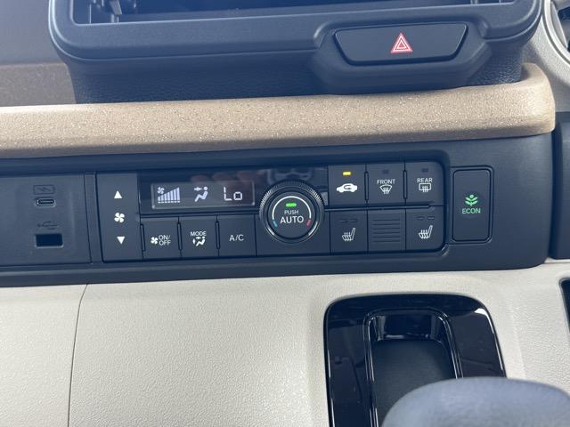 N-BOX ベースグレード コンフォートパッケージ/パワースライドドア・リアセンターアームレスト・シートバックテーブル・オートリトラミラー ホンダセンシング フルLEDヘッドライト 運転席&助手席シートヒーター ディーラー試乗車(21枚目)