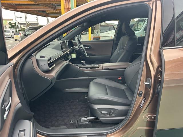 クラウンクロスオーバー Ｇアドバンスド・レザーパッケージ　純正ナビゲーション　パノラマカメラ　ＥＴＣ　スマートキー　ＬＥＤヘッドライト　フルオートエアコン　シートヒーター＆ベンチレーション　パワーシート　パワーバックドア　ＡＣ１００Ｖ電源　革巻きハンドル（6枚目）