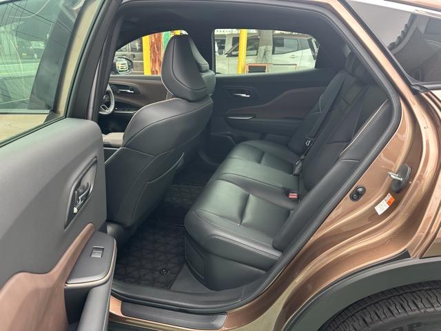 クラウンクロスオーバー Ｇアドバンスド・レザーパッケージ　純正ナビゲーション　パノラマカメラ　ＥＴＣ　スマートキー　ＬＥＤヘッドライト　フルオートエアコン　シートヒーター＆ベンチレーション　パワーシート　パワーバックドア　ＡＣ１００Ｖ電源　革巻きハンドル（7枚目）