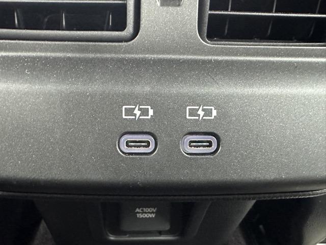 クラウンクロスオーバー Ｇアドバンスド・レザーパッケージ　純正ナビゲーション　パノラマカメラ　ＥＴＣ　スマートキー　ＬＥＤヘッドライト　フルオートエアコン　シートヒーター＆ベンチレーション　パワーシート　パワーバックドア　ＡＣ１００Ｖ電源　革巻きハンドル（10枚目）