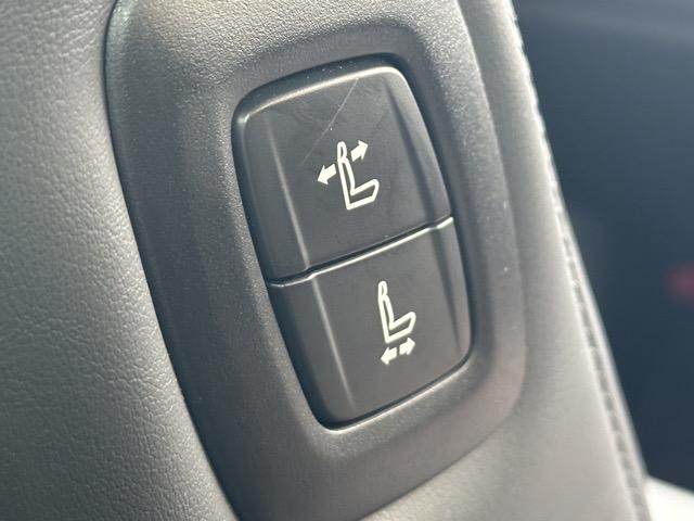 クラウンクロスオーバー Ｇアドバンスド・レザーパッケージ　純正ナビゲーション　パノラマカメラ　ＥＴＣ　スマートキー　ＬＥＤヘッドライト　フルオートエアコン　シートヒーター＆ベンチレーション　パワーシート　パワーバックドア　ＡＣ１００Ｖ電源　革巻きハンドル（11枚目）