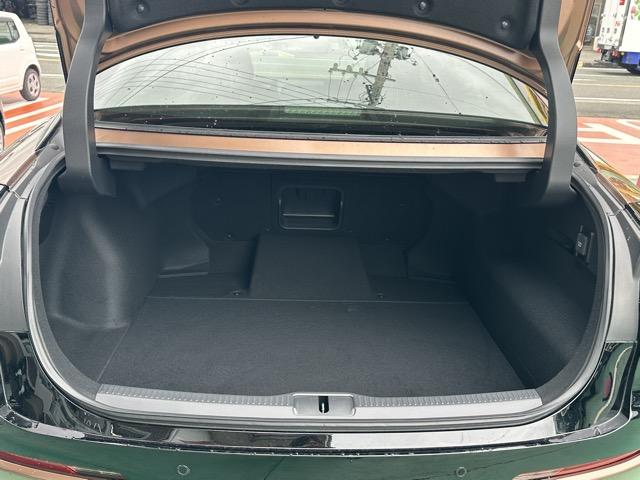 クラウンクロスオーバー Ｇアドバンスド・レザーパッケージ　純正ナビゲーション　パノラマカメラ　ＥＴＣ　スマートキー　ＬＥＤヘッドライト　フルオートエアコン　シートヒーター＆ベンチレーション　パワーシート　パワーバックドア　ＡＣ１００Ｖ電源　革巻きハンドル（13枚目）