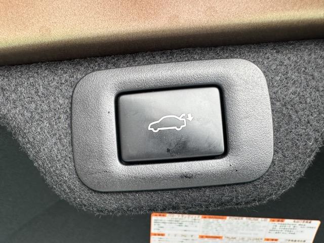 クラウンクロスオーバー Ｇアドバンスド・レザーパッケージ　純正ナビゲーション　パノラマカメラ　ＥＴＣ　スマートキー　ＬＥＤヘッドライト　フルオートエアコン　シートヒーター＆ベンチレーション　パワーシート　パワーバックドア　ＡＣ１００Ｖ電源　革巻きハンドル（15枚目）