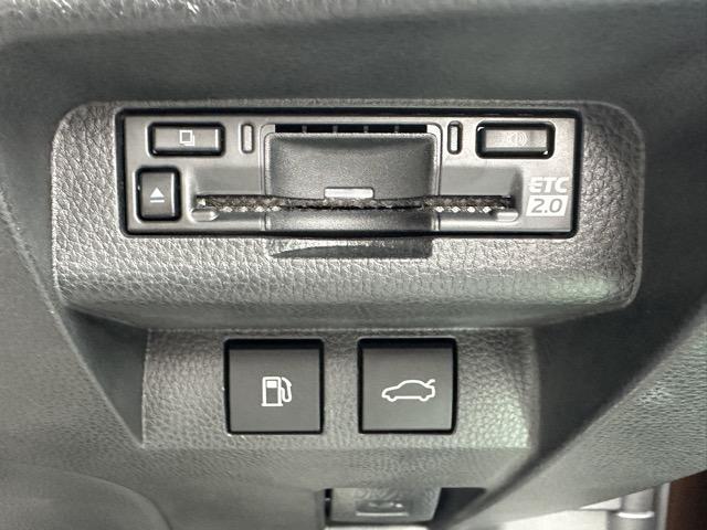 クラウンクロスオーバー Ｇアドバンスド・レザーパッケージ　純正ナビゲーション　パノラマカメラ　ＥＴＣ　スマートキー　ＬＥＤヘッドライト　フルオートエアコン　シートヒーター＆ベンチレーション　パワーシート　パワーバックドア　ＡＣ１００Ｖ電源　革巻きハンドル（23枚目）